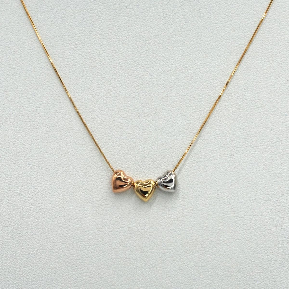 ELLA JOYAS - Collar Tres Corazones Pulido Oro 18k