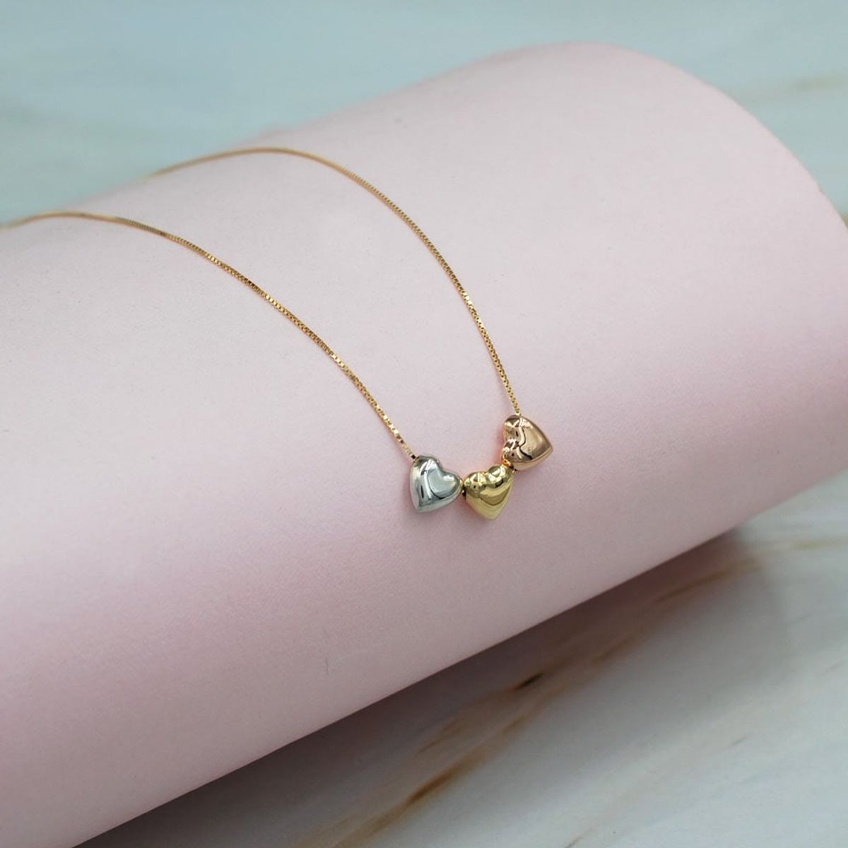 ELLA JOYAS - Collar Tres Corazones Pulido Oro 18k