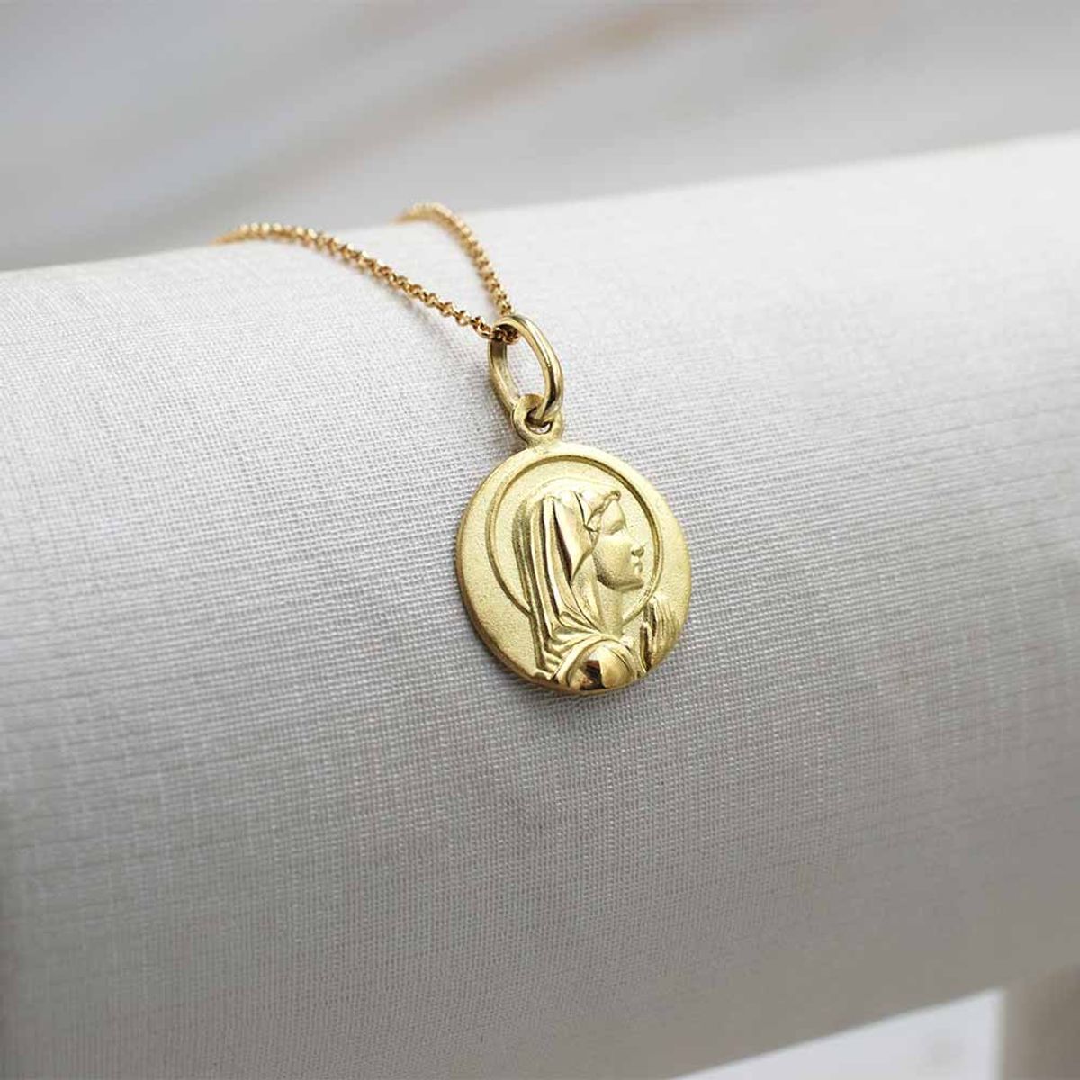 ELLA JOYAS - Conjunto Medalla Virgen Niña Oro 18k - Cadena 50cm