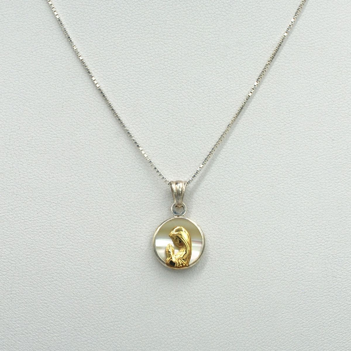 ELLA JOYAS - Conjunto Virgen Niña Plata Nacar Dublee