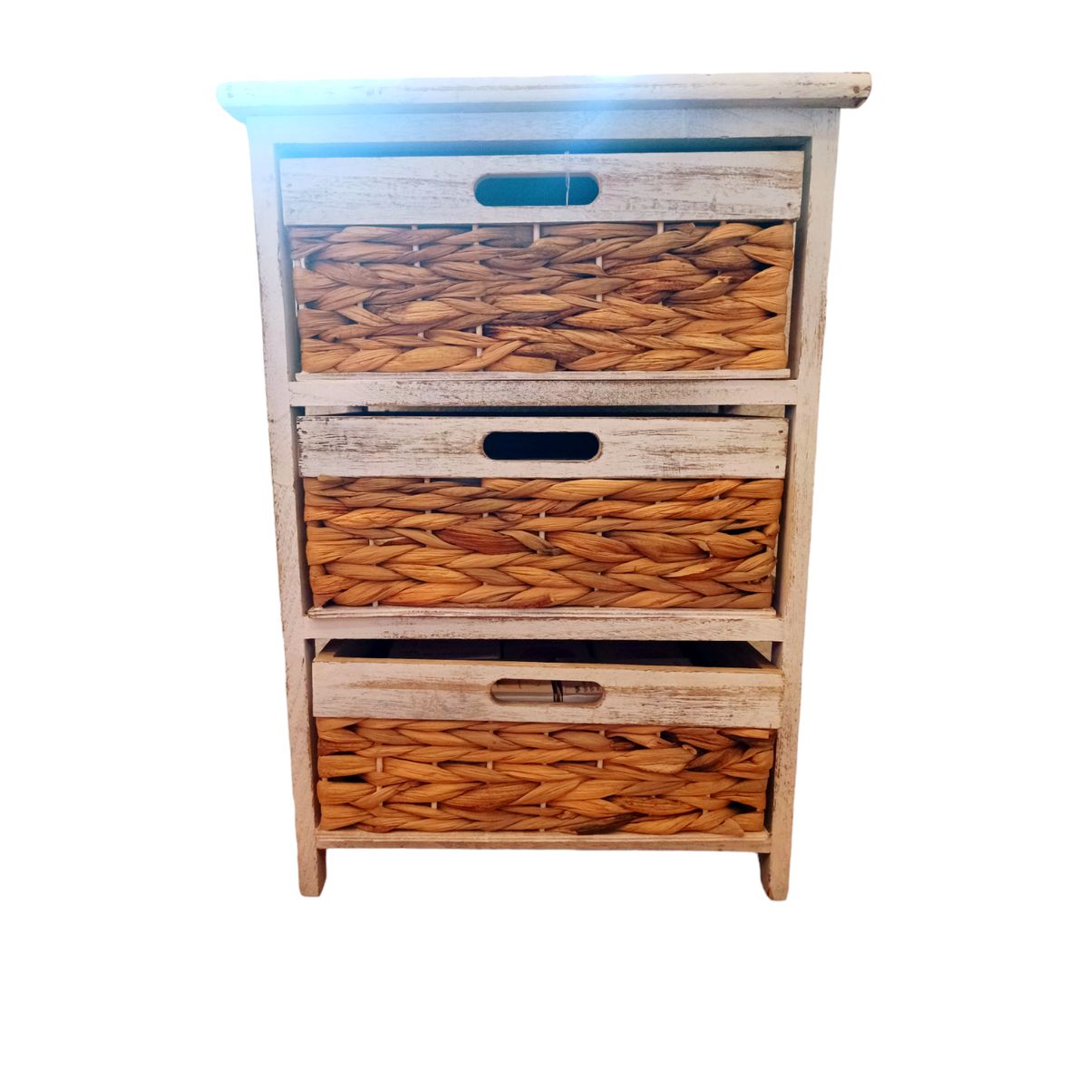 GENERICO - MESA DE NOCHE BLANCO DE TRES CAJONES CON TEJIDO MAIZ NATURAL