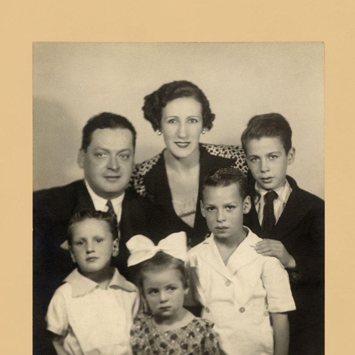 RANDOM HOUSE - Libro Los parientes pobres - Rafael Gumucio