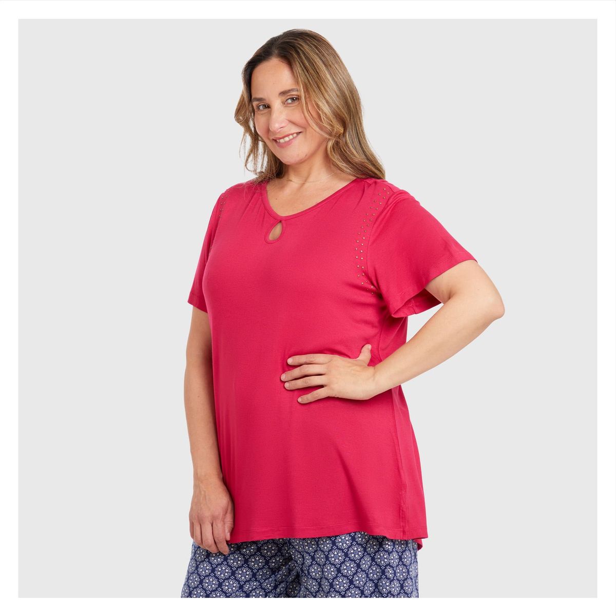 FASHION'S PARK - Polera Con Tachas Magenta Oscuro Fashion's Park