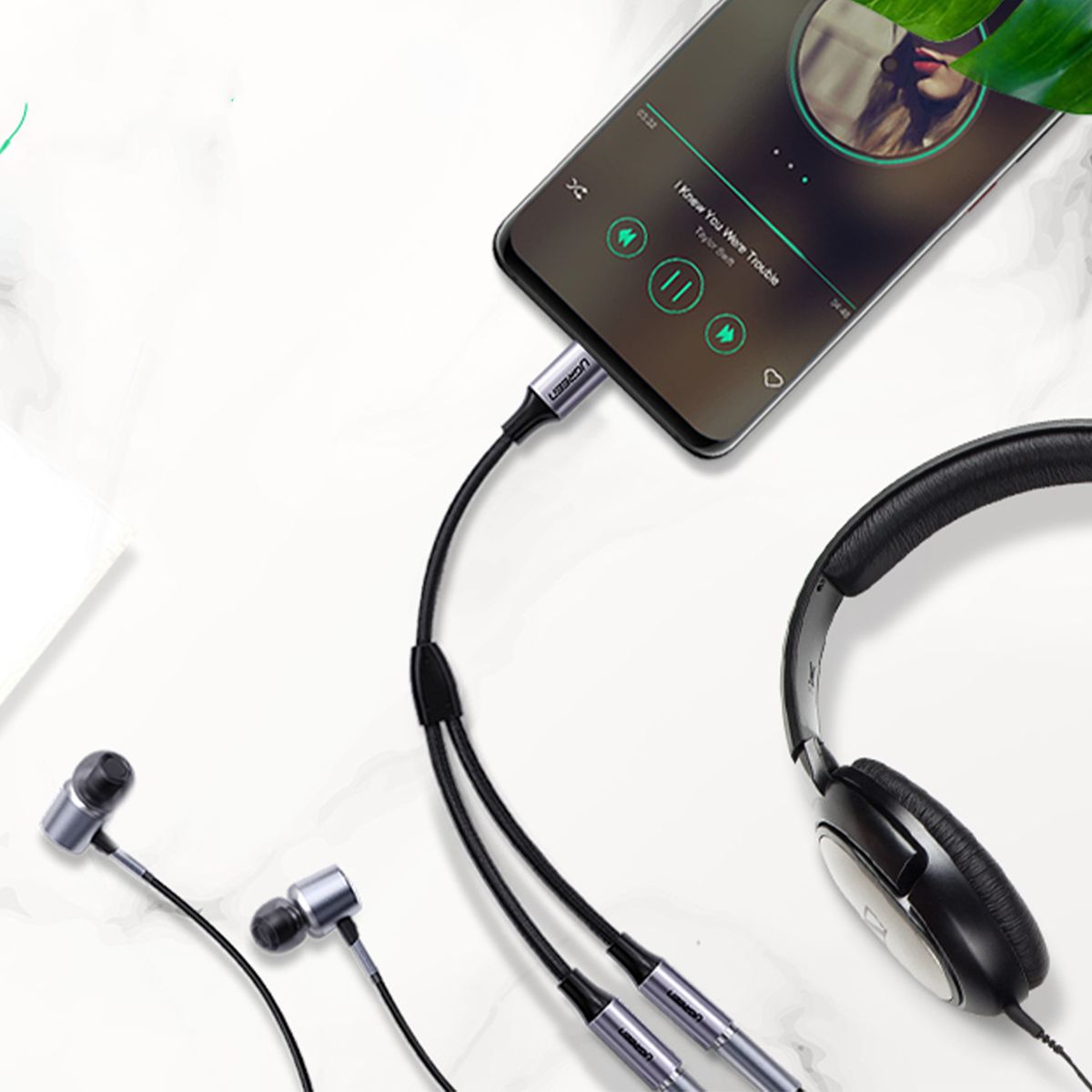 UGREEN - Divisor de Audio Estéreo USB-C a 2 Jack 3.5mm