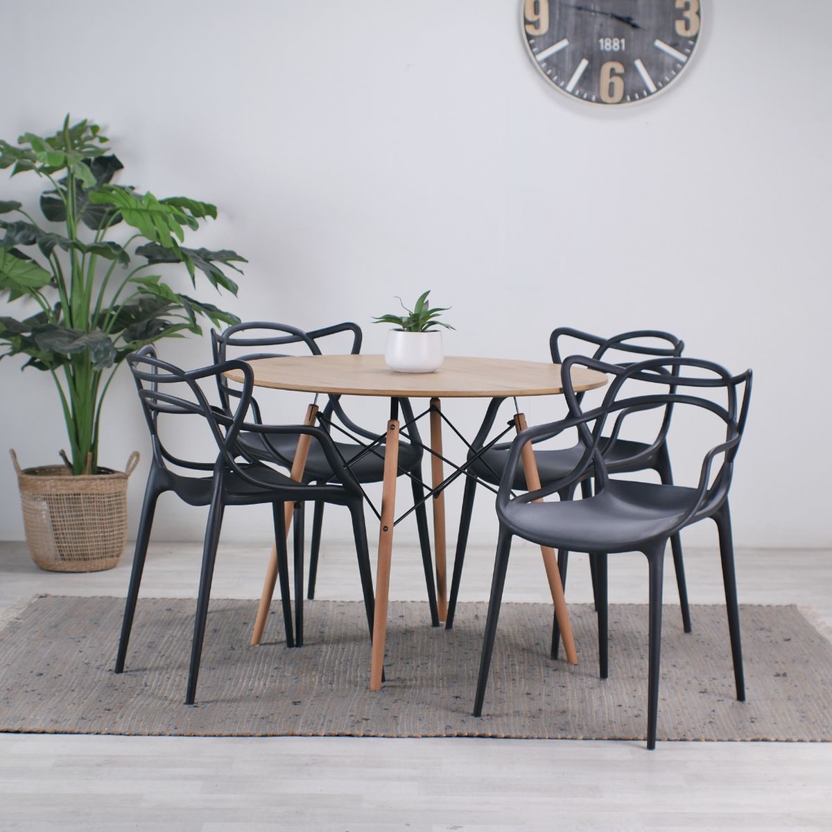 PANDALINO - Comedor Mesa Redonda Shanna 100cm + 4 Sillas Masters negro