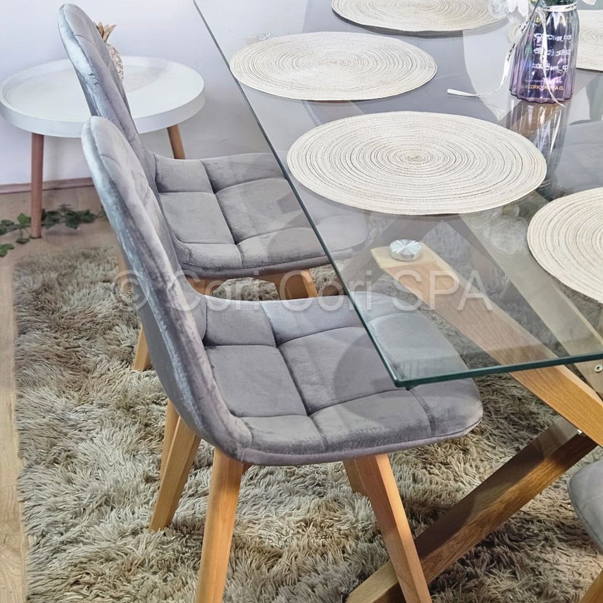 CORI CORI - Comedor Medlock Vidrio 140x90cm  + 6 Sillas Capitonne Velvet Gris