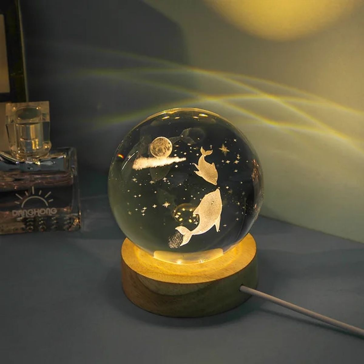 MP - Esfera De Cristal Y Madera Con Luz Blanca Modelo