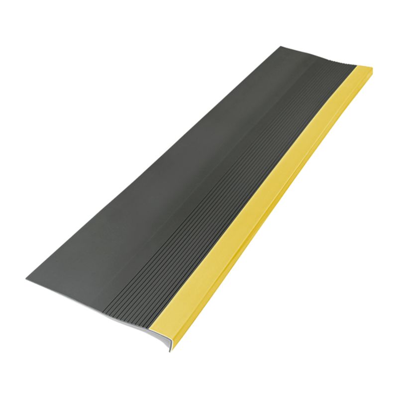 QRUBBER - Grada Pvc Estriada  Alto Tráfico 4mm X 120cm X 32cm QRubber
