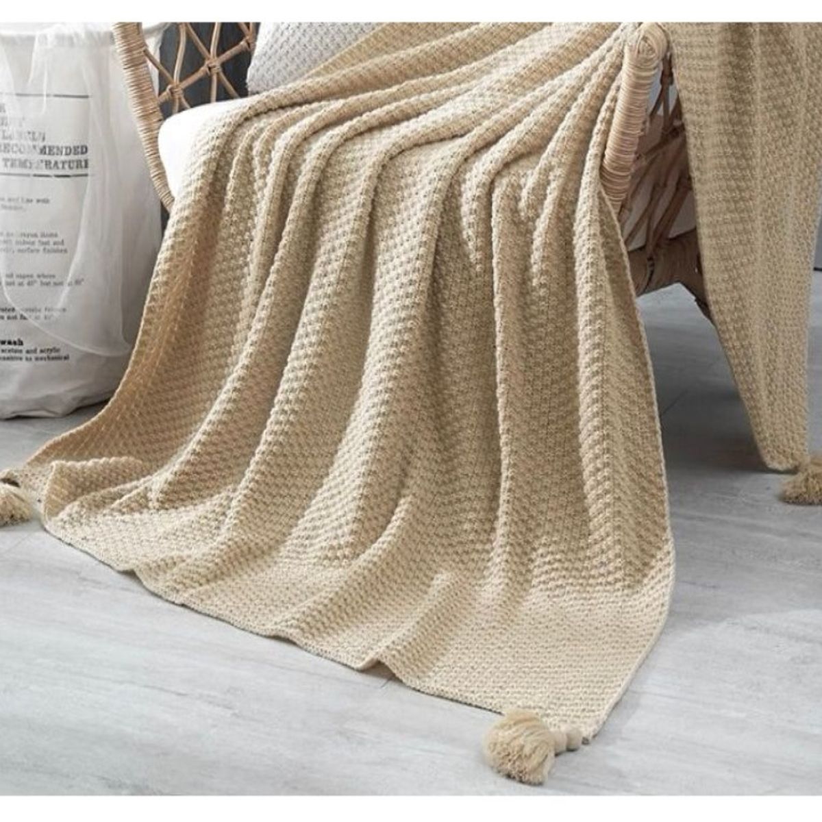 GENERICO - Manta para Sofá o Piecera Blanket Modelo Tejido y Borlas Color Arena