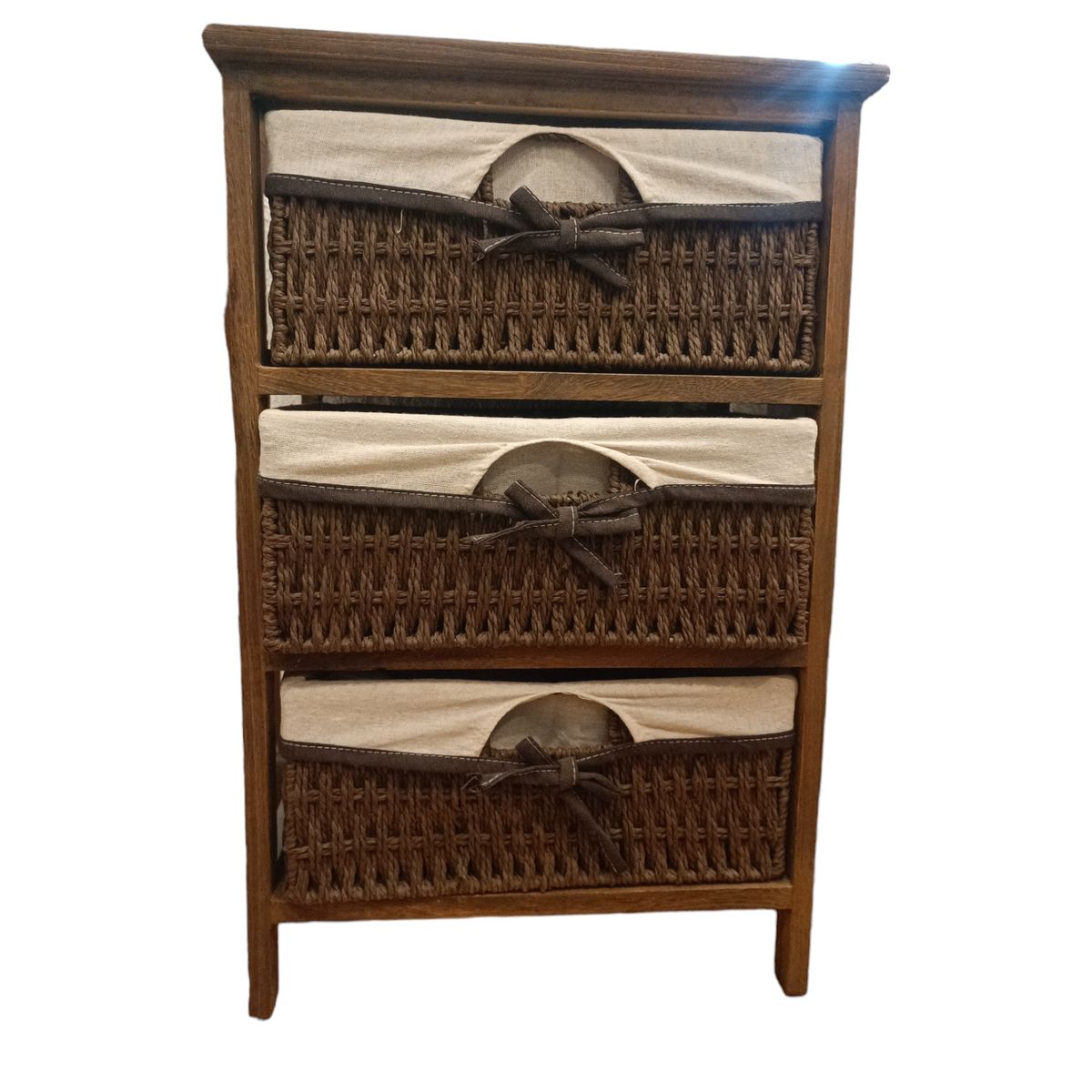 GENERICO - MESA DE NOCHE MADERA CON TRES CANASTOS DE RATAN FORRADO EN TELA