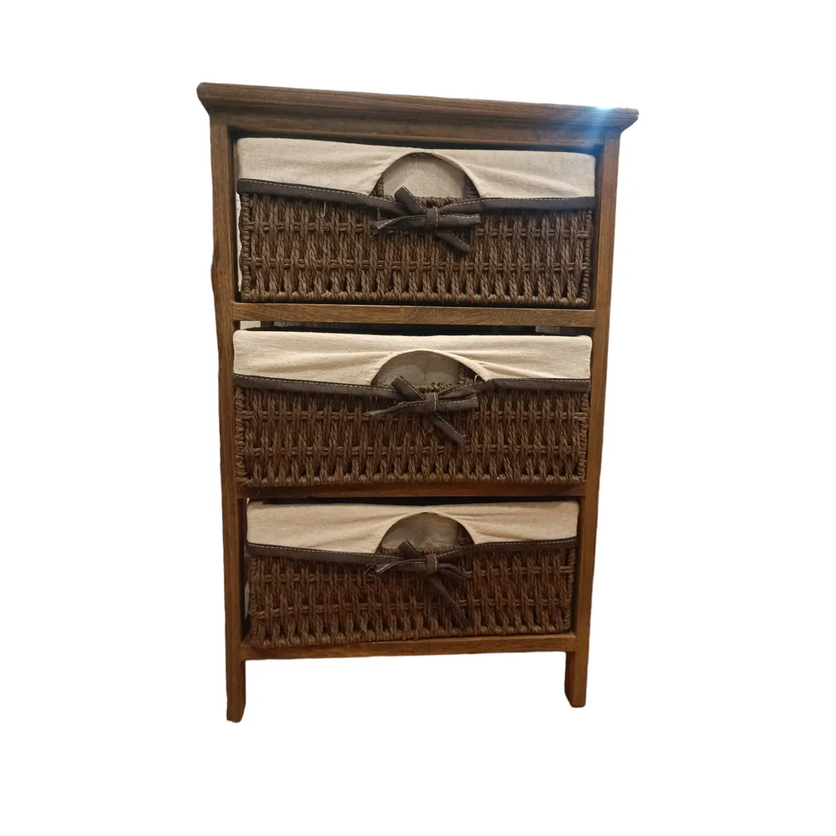 GENERICO - MESA DE NOCHE MADERA CON TRES CANASTOS DE RATAN FORRADO EN TELA