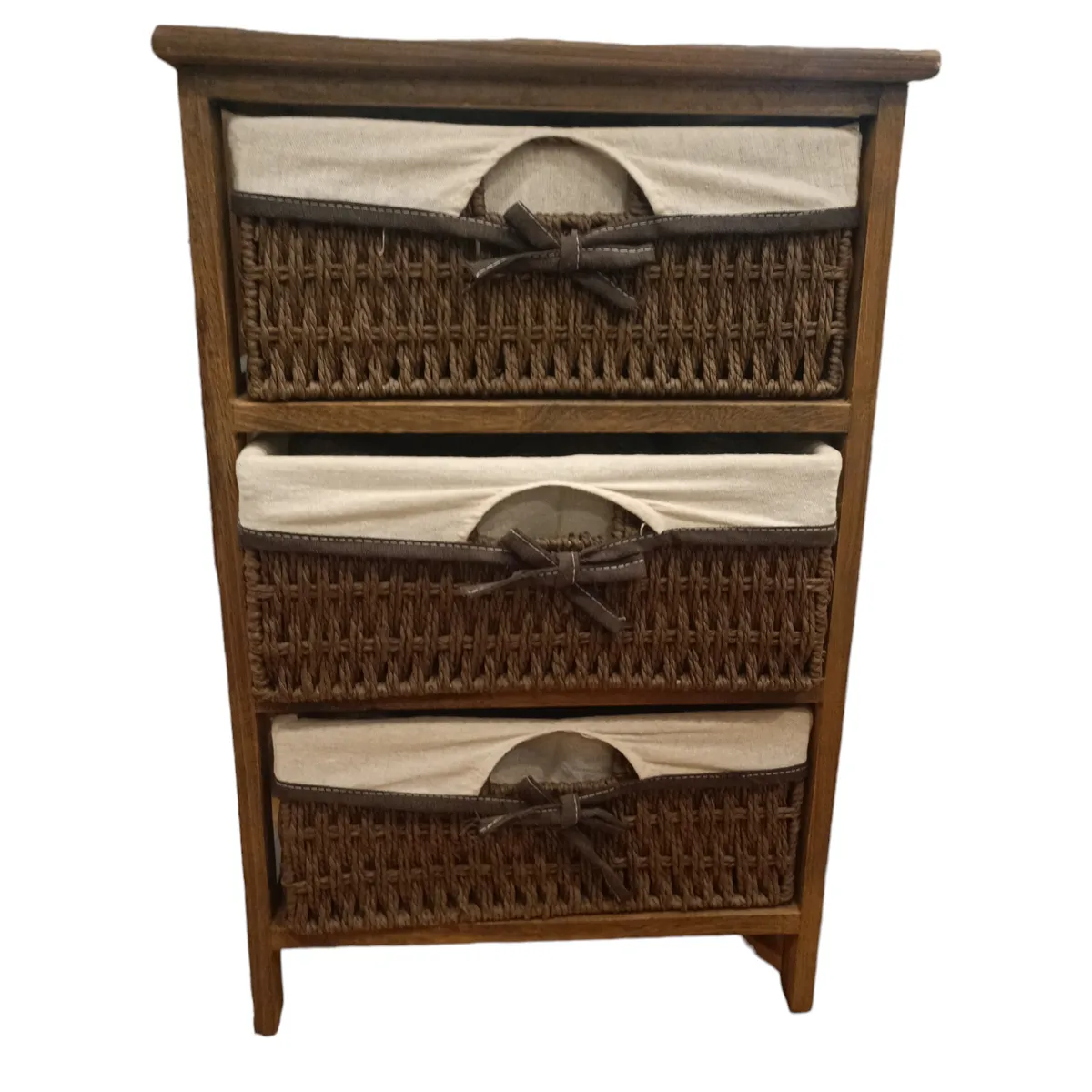 GENERICO - MESA DE NOCHE MADERA CON TRES CANASTOS DE RATAN FORRADO EN TELA