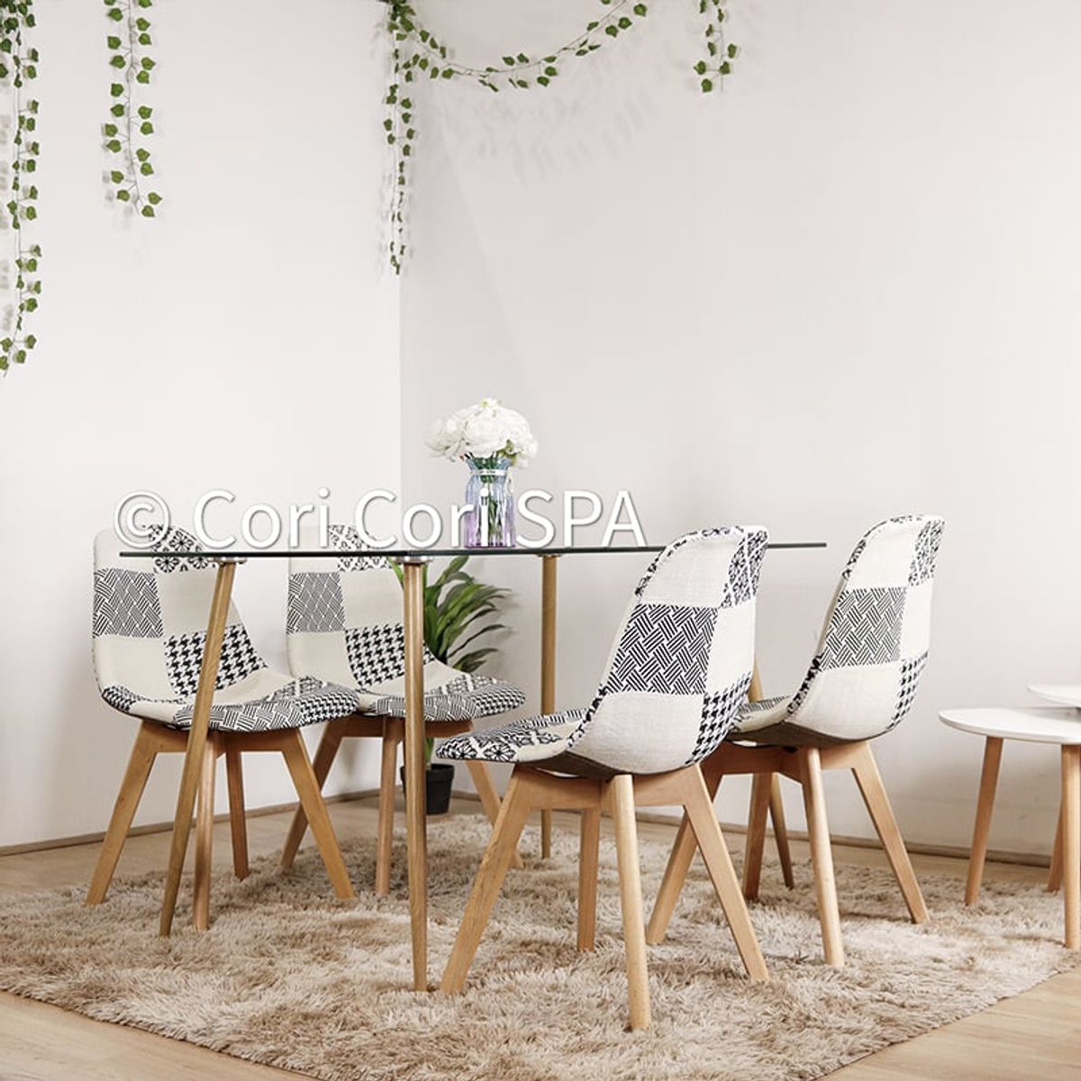 CORI CORI - Juego de Comedor Vidrio 130 x 80cm + 4 Patchwork Wood Chess