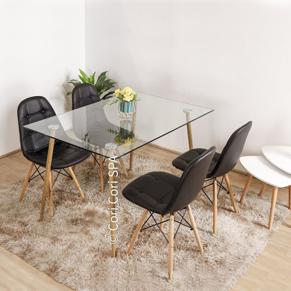CORI CORI - Comedor Rubi Vidrio 130x 80 cms + 4 Sillas Capitonne Eames Negra