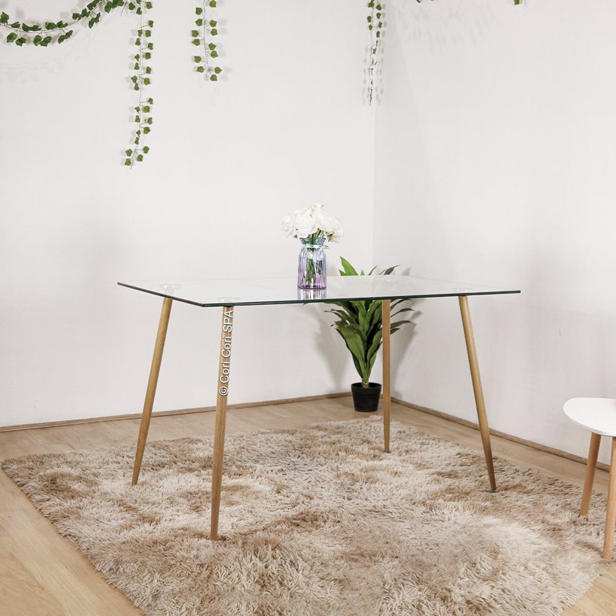 CORI CORI - Comedor Rubi Vidrio 130x 80 cms + 4 Sillas Capitonne Eames Negra