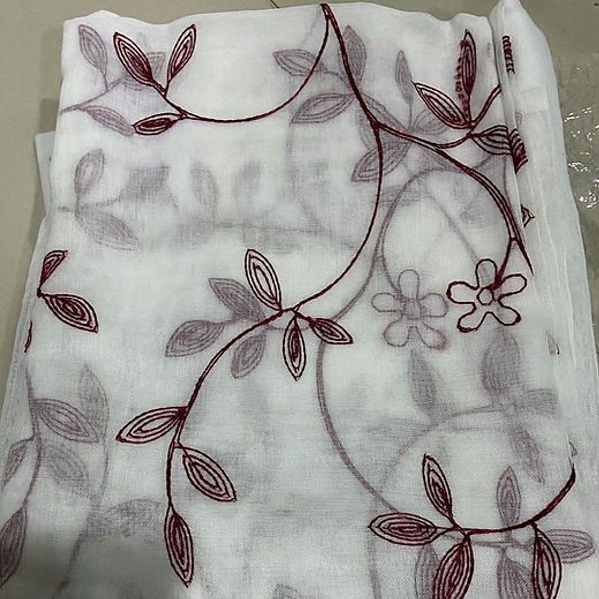 GENERICO - Cortina Velo Visillo Bordado 140 x 230 cm 2 Paños - Flores Rojas A01