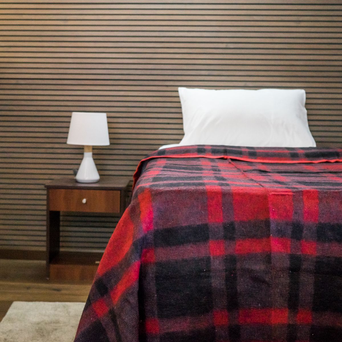 TEXTIL RANCO - Frazada Térmica TARTÁN BORDE SATIN Roja 1,5 plazas - Textil Ranco