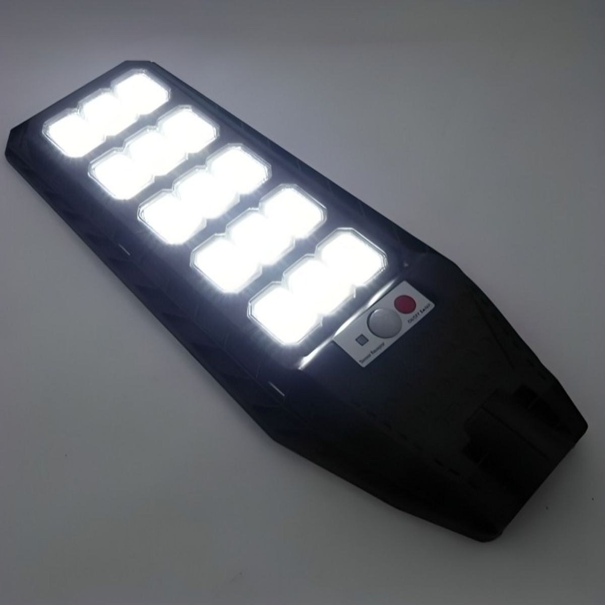 OEM - FOCO CON BRAZO SOLAR 300W 180 LED PVC 15 PLACAS CON CONTROL SENSOR