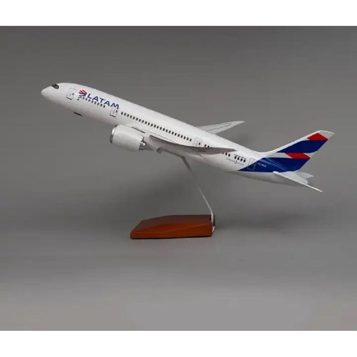 GENERICO - Boeing 787 "LATAM", 42 cms., sin ruedas.
