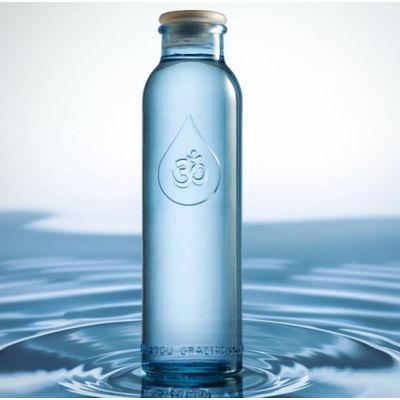 Imagen 2 del producto Botella de Vidrio OmWater Gratitude 500ml con Funda de Cáñamo Natural