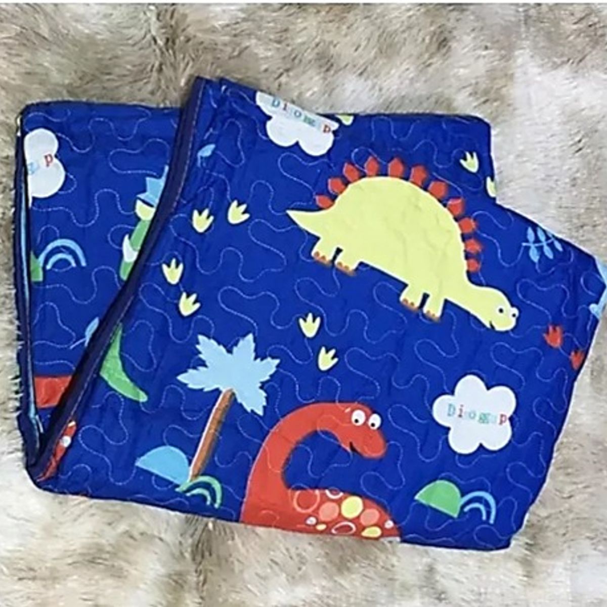 GENERICO - CUBRECAMA DE VERANO DELGADO QUILT 1.5 PLAZA  AZUL DINOSAURIOS DIANA