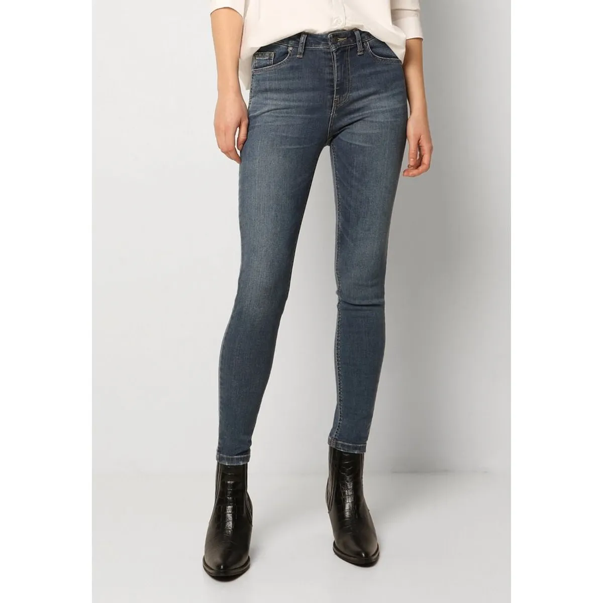SCALPERS - Jeans Pitillo Tachuelas Indigo