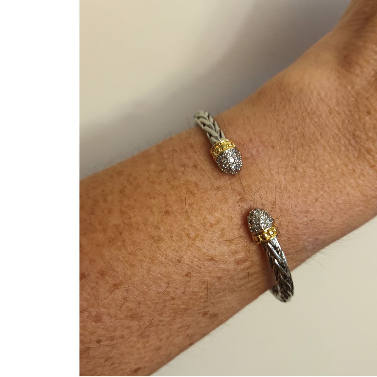 VANE COLLECTION - Pulsera esclava mujer fina abierta dos tonos baño de oro y circones