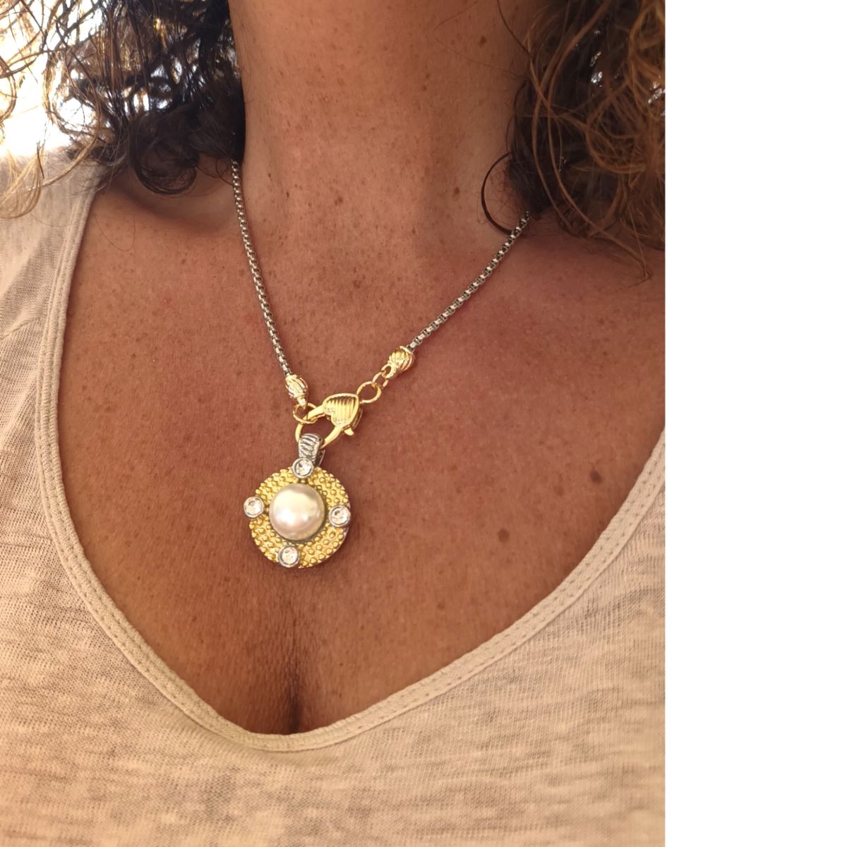 VANE COLLECTION - Collar para mujer cadena gruesa corto colgante perlón removible en baño de oro y rodio