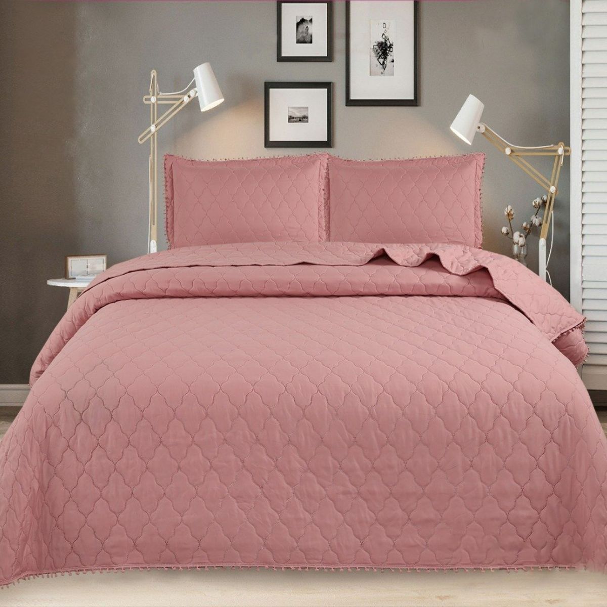 GENERICO - CUBRECAMA POMPON QUILT KING  DE VERANO COLOR ROSA TF