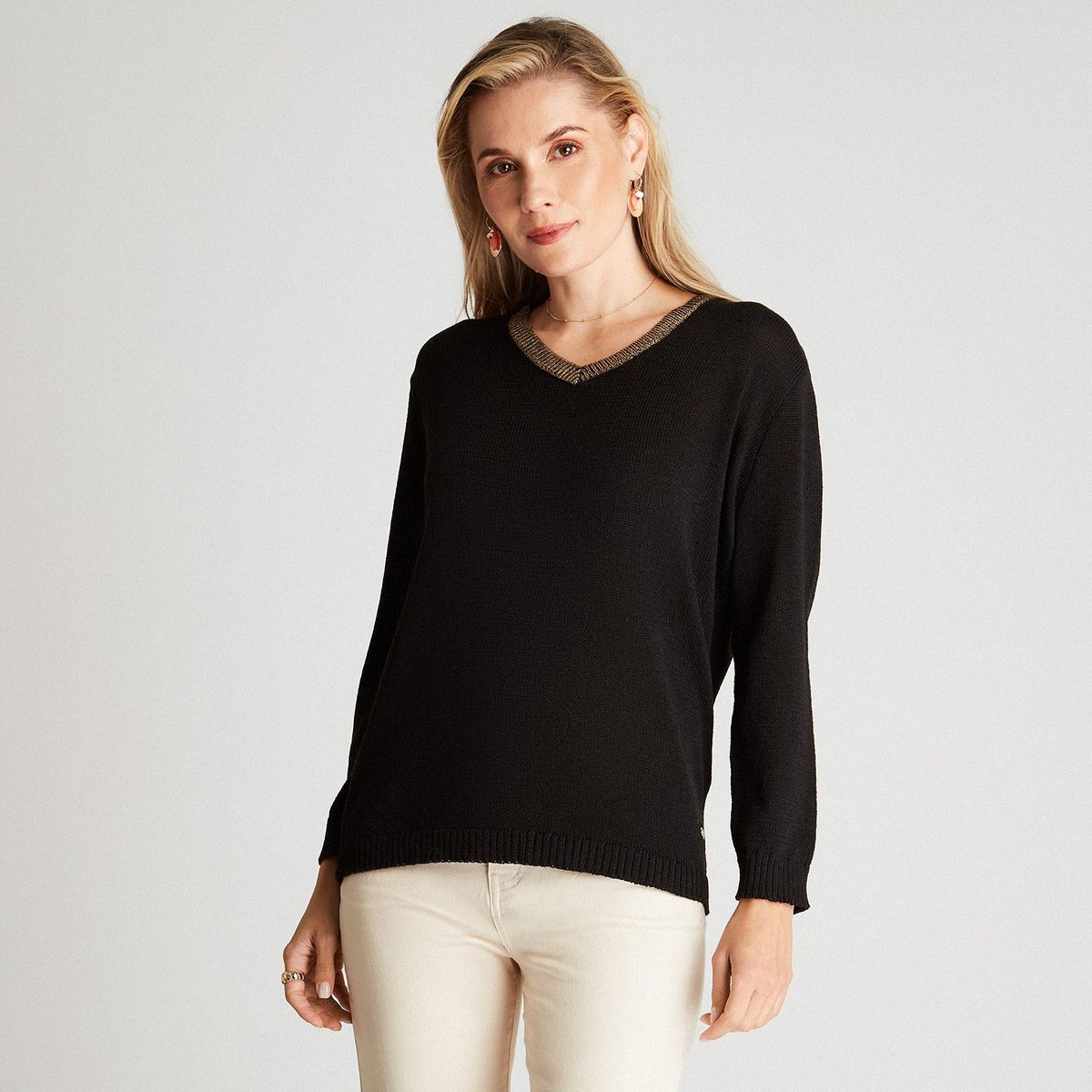 CURVI - Sweater Negro Manga Larga Cuello V CURVI