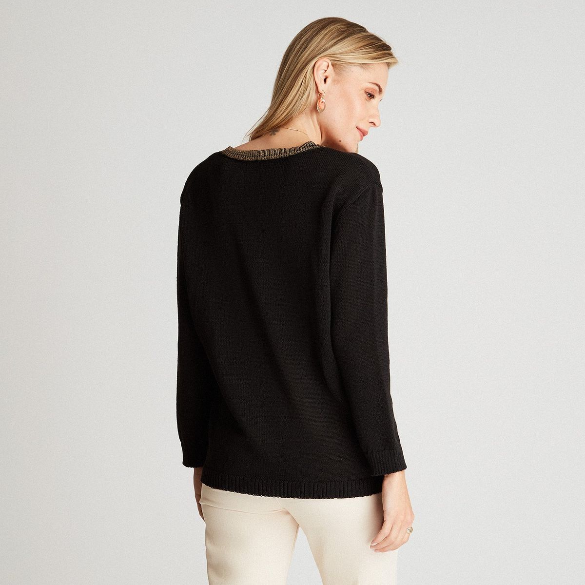 CURVI - Sweater Negro Manga Larga Cuello V CURVI