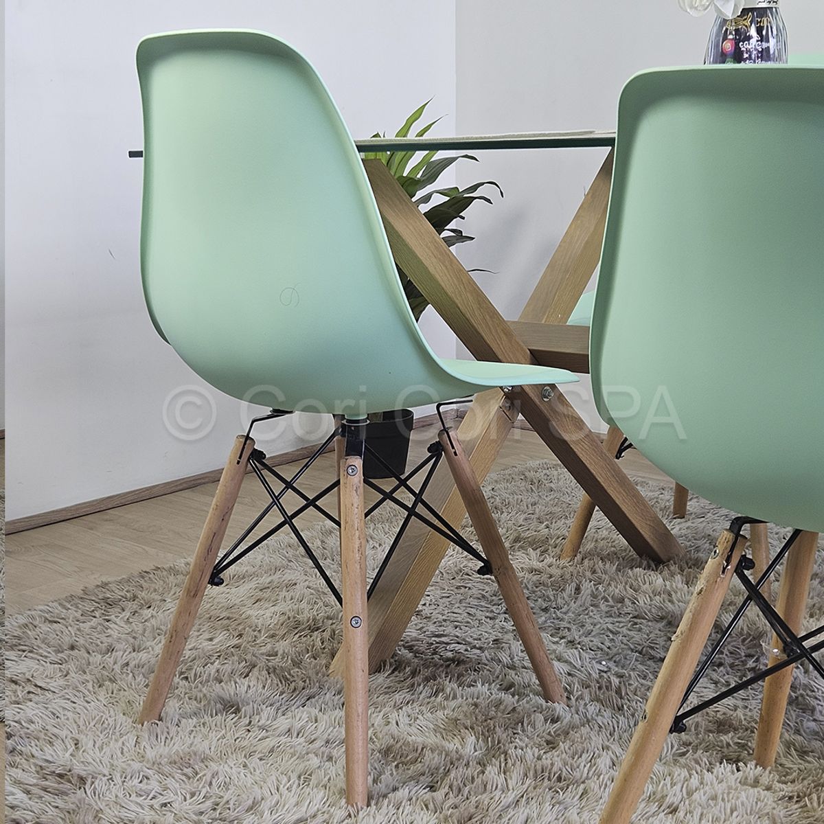 CORI CORI - Comedor Medlock Vidrio 140x90 + 4 Sillas Eames Menta