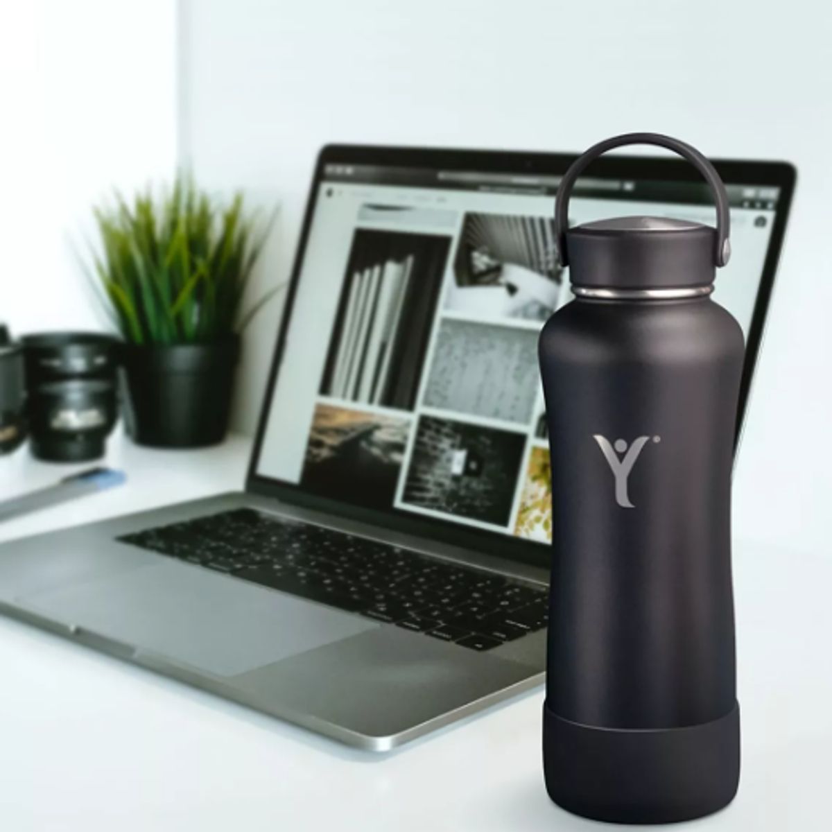 Dyln - Protector y Pocillo de Silicona para Botella Dyln 1182ml