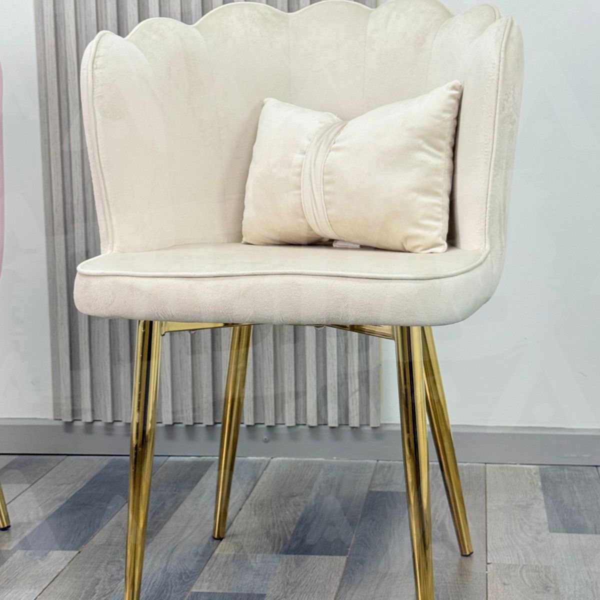 HABITA2 CHILE - Sitial Fancy terciopelo base Dorada - Beige