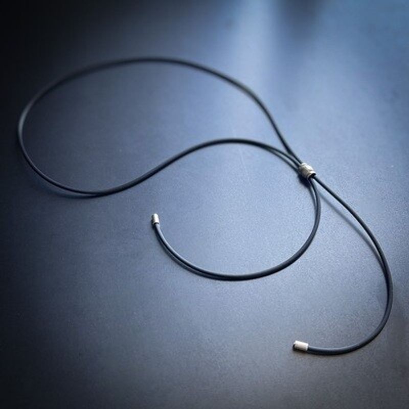 MALEVO JOYAS - Collar de Cuero Black Tie
