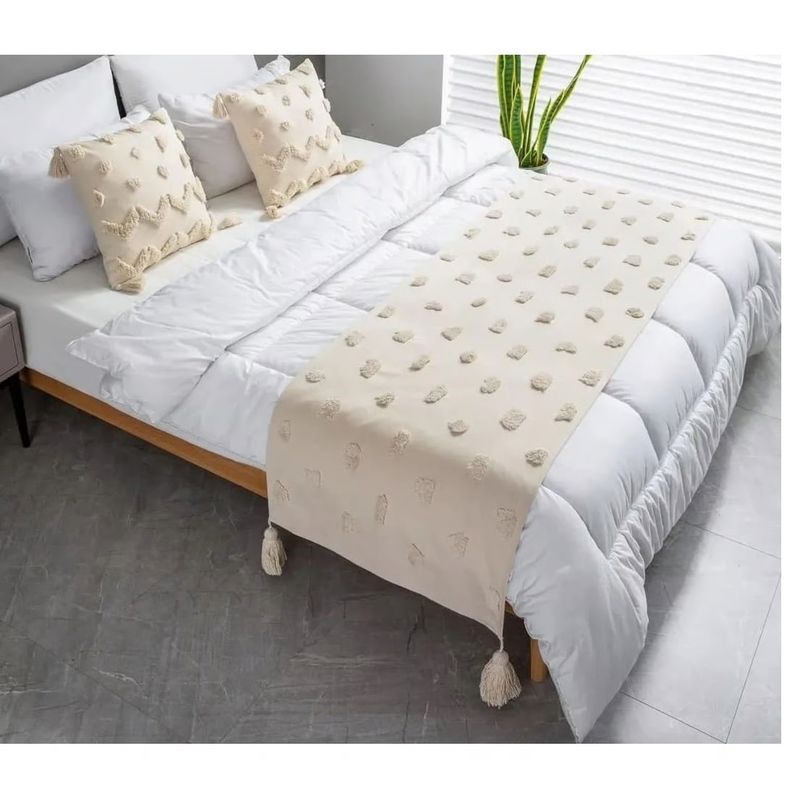 ANGELES DEL HOGAR - Pieceras Bordadas con Pompones + 2 Fundas De Cojin 2 plazas/King