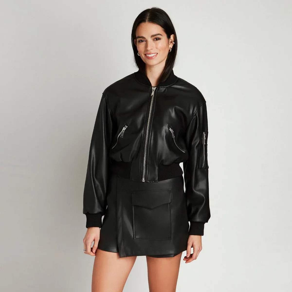 ACUARELA - Casaca Corta Eco Cuero Negro ACUARELA