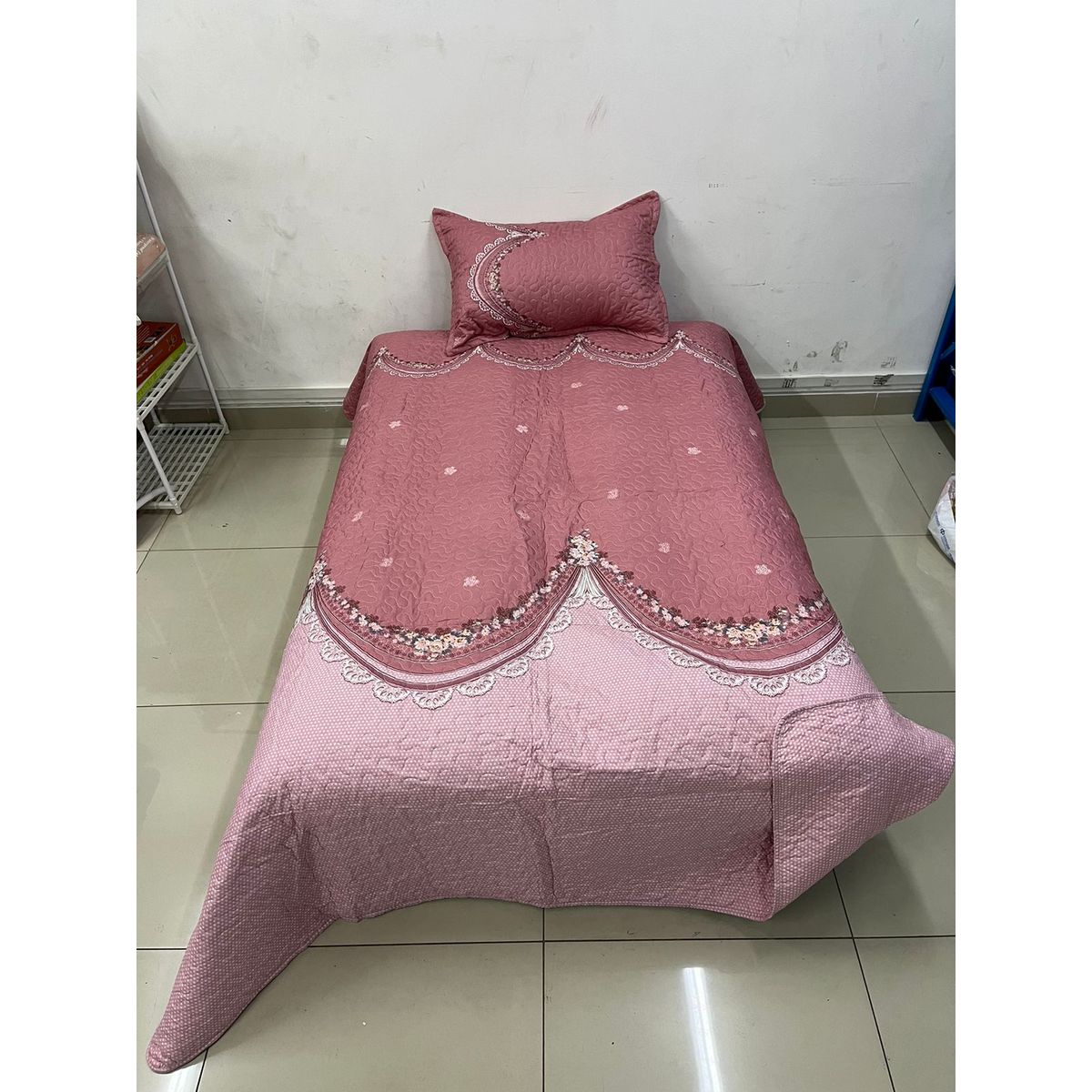 GENERICO - CUBRECAMA DE VERANO 1.5 PLAZA ROSA CON DISEÑO QUILT DELGADO