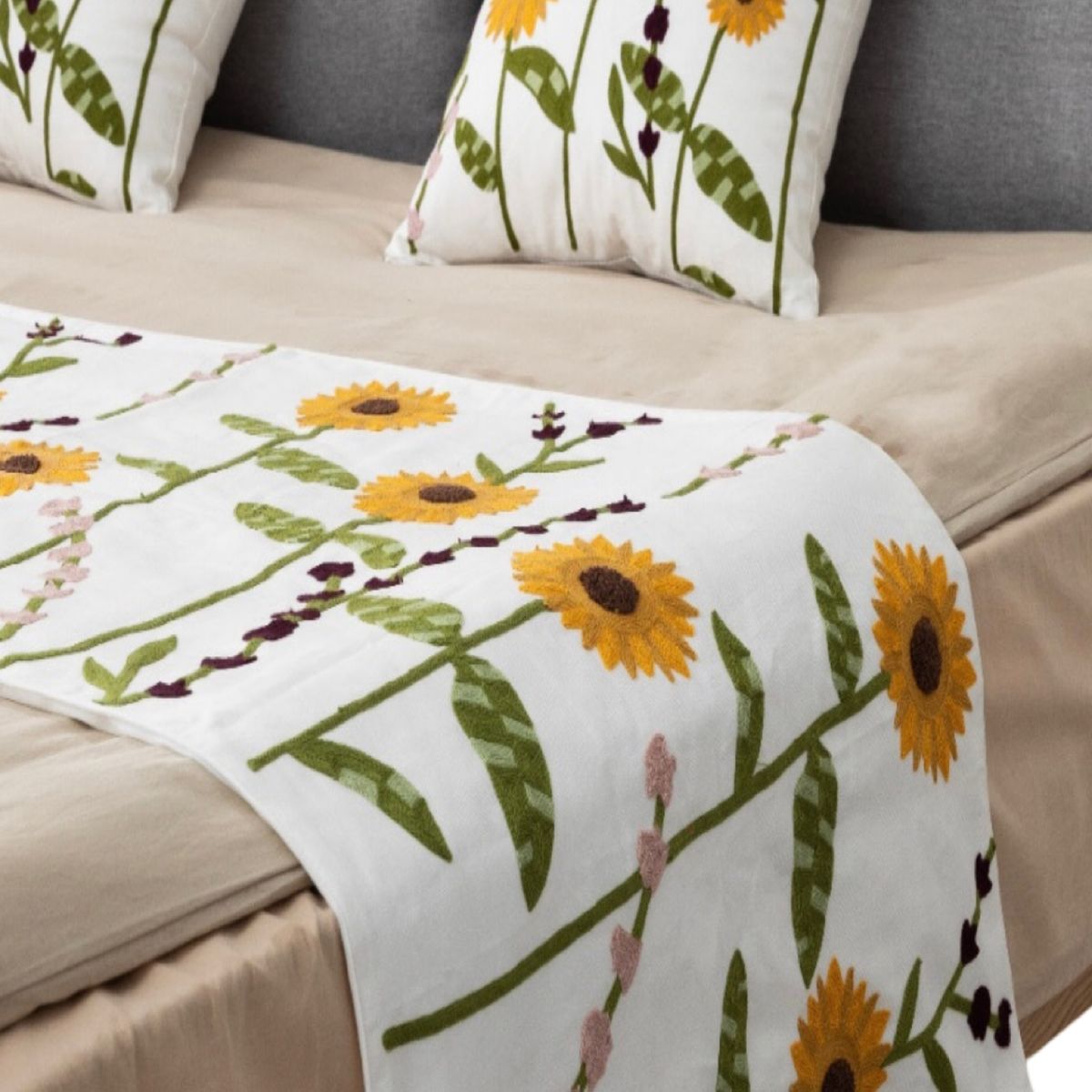 GENERICO - SET DE PIECERA MAS 2 FUNDAS BORDADAS