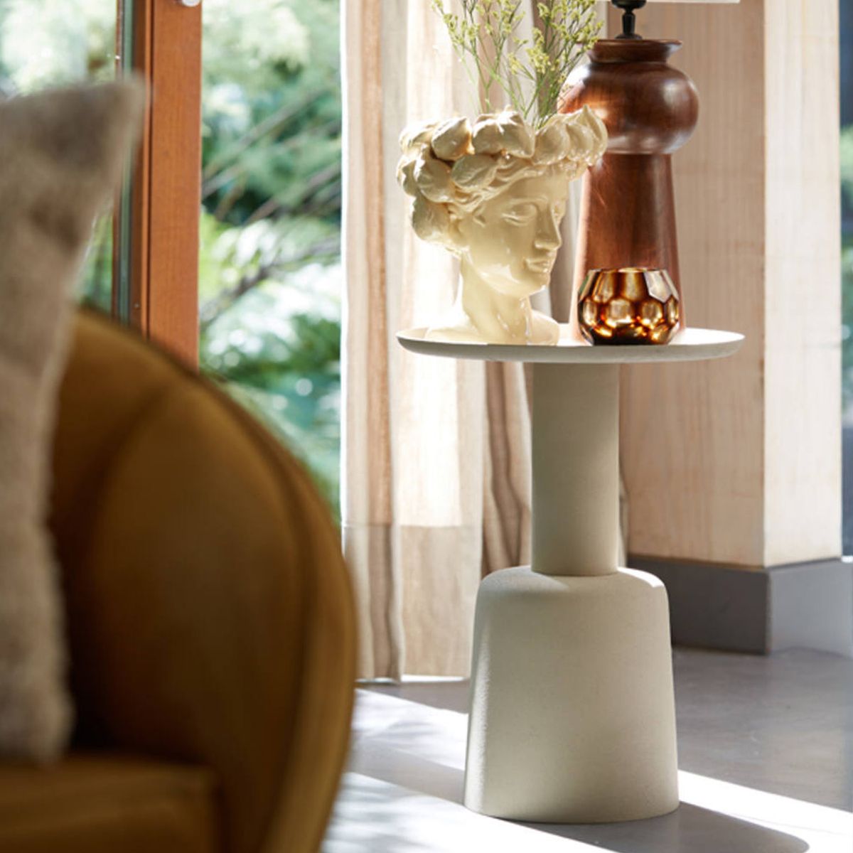 FORM DESIGN - Mesa Diseño Lateral Milaki Beige Form
