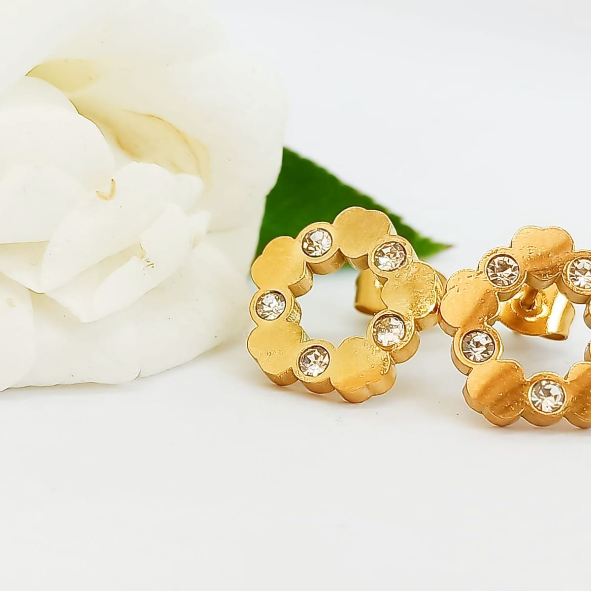 ELBAULDEJUMA - Aros Punto Luz Corona corazones enchapada en oro 18k