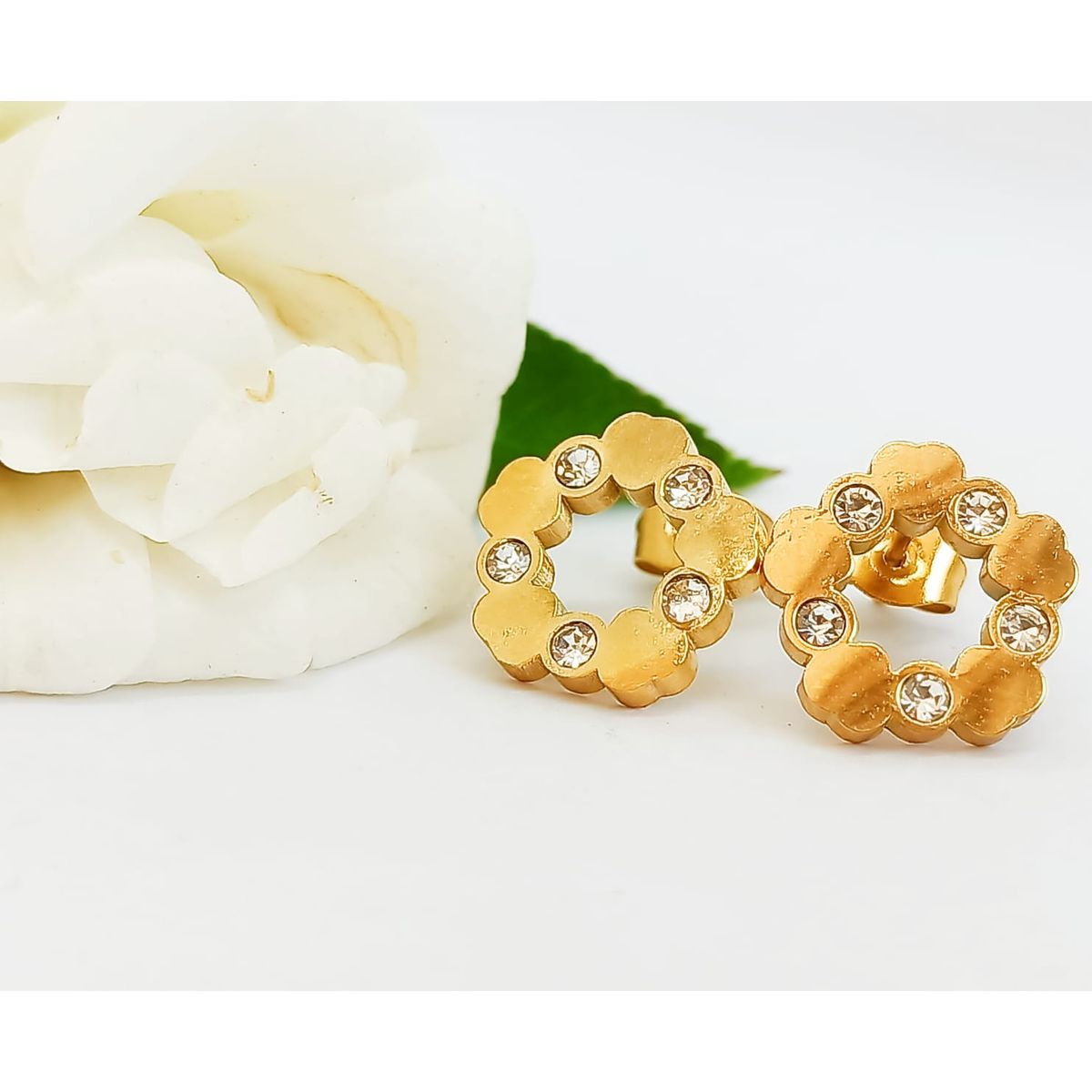 ELBAULDEJUMA - Aros Punto Luz Corona corazones enchapada en oro 18k