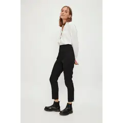 IO - Pantalon Liso Negro