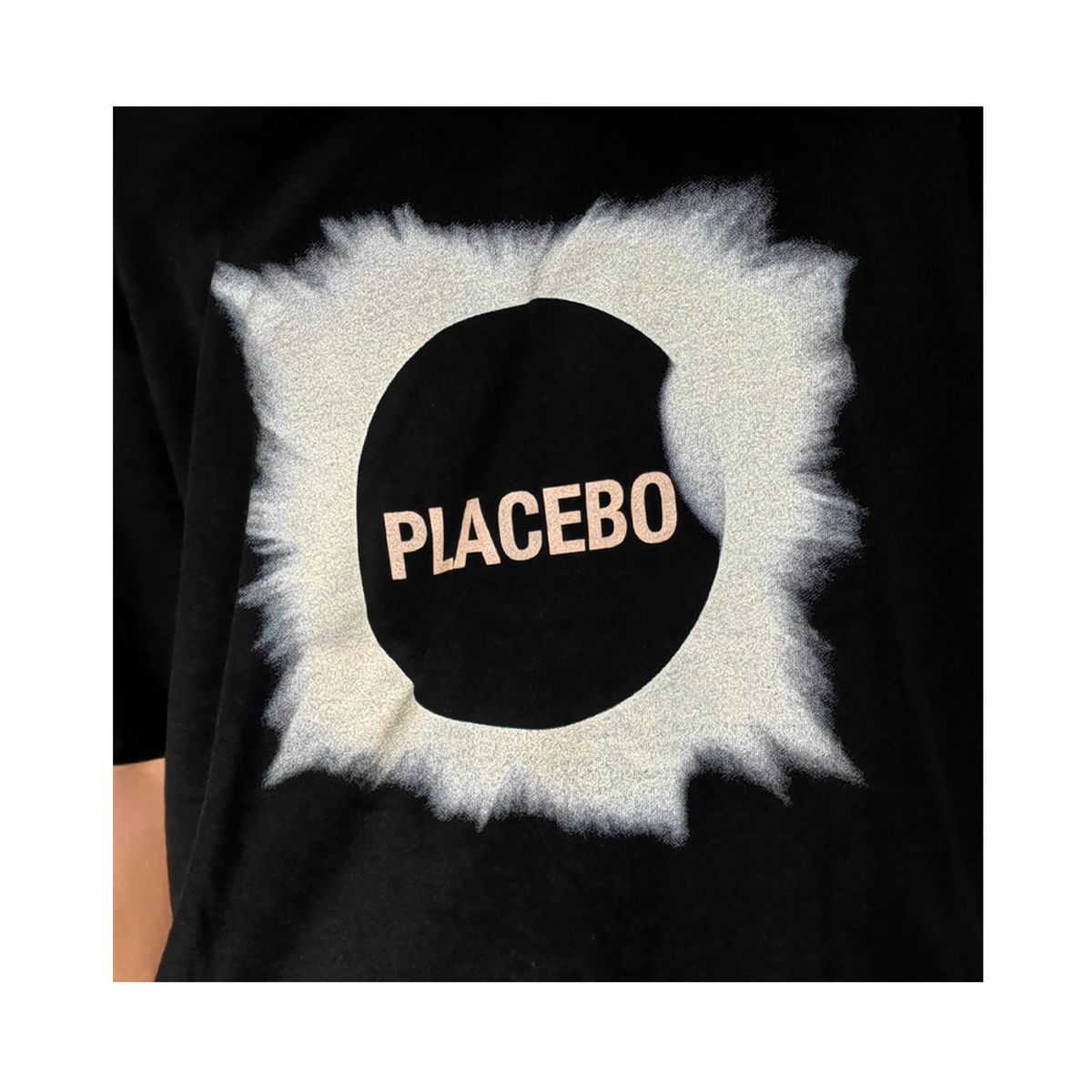 ROCK OFF OFFICIALLY LICENSED PRODUCTS - Polera original unisex de Placebo diseño  logo en formato Eclipse