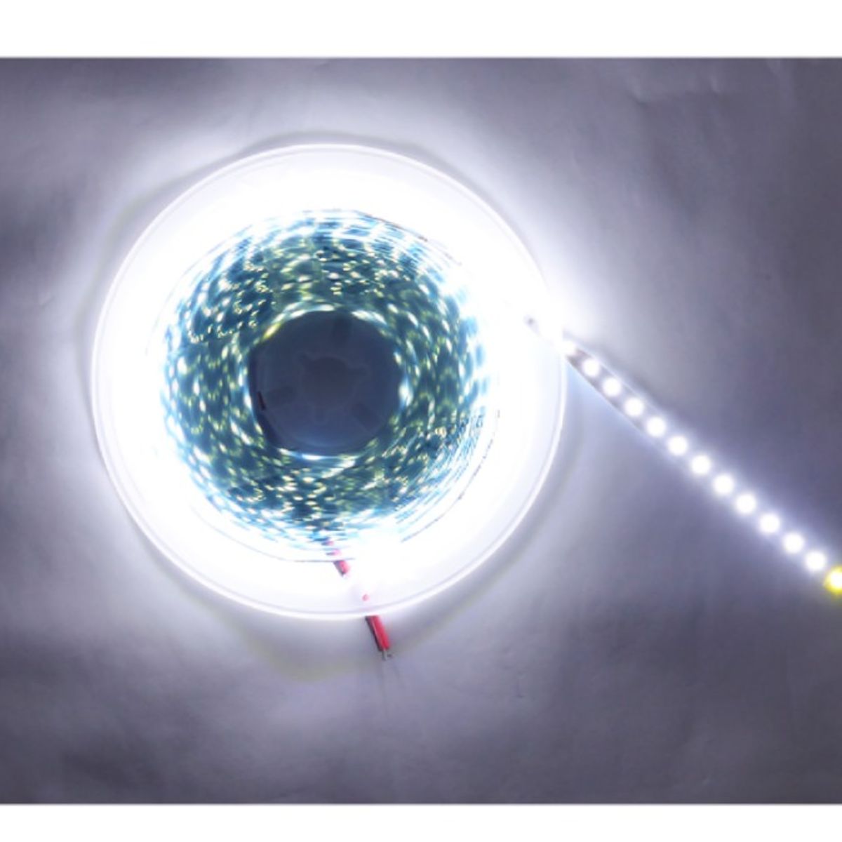 OEM - ROLLO LED 3528 LUZ CALIDA 5 MTS USO INTERIOR 12VOLT