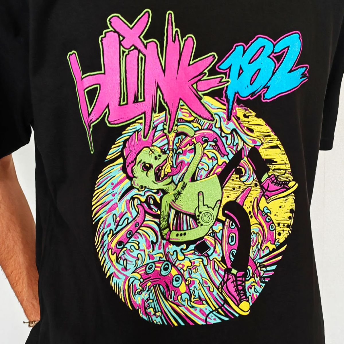 ROCK OFF OFFICIALLY LICENSED PRODUCTS - Polera original unisex de Blink 182 diseño Overboard Event