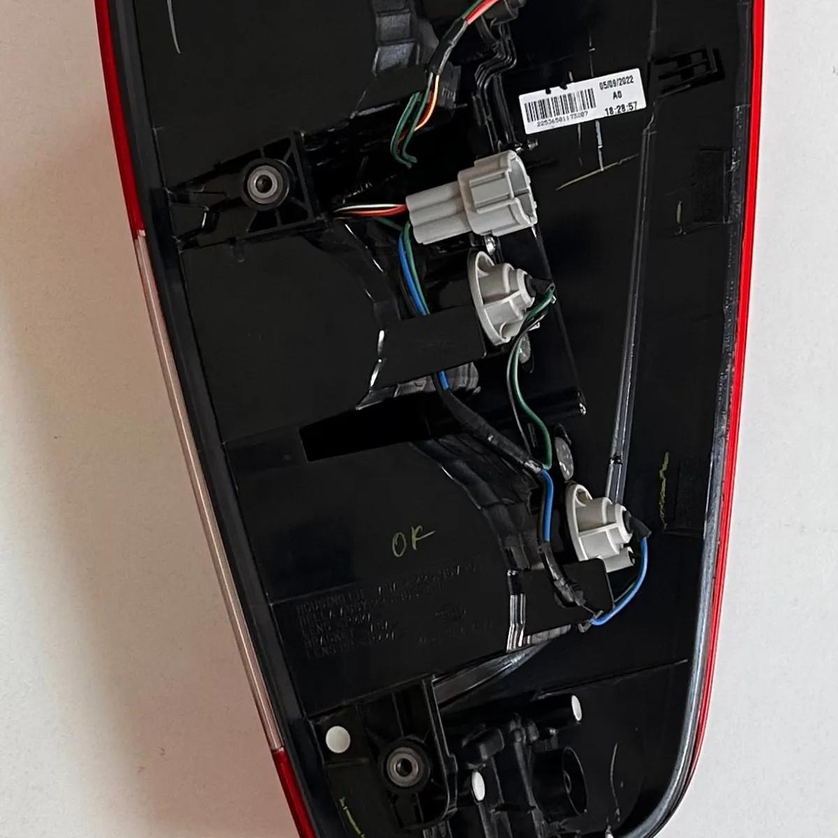 HELLA - Foco trasero izquierdo original Nissan Navara y NP300