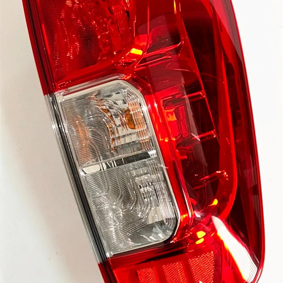 HELLA - Foco trasero derecho original Nissan Navara NP300