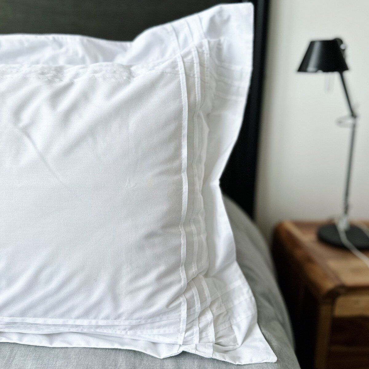 CASA CECILIA - Funda de Almohada 50X90 Blanca Modelo Pliegues Casa Cecilia