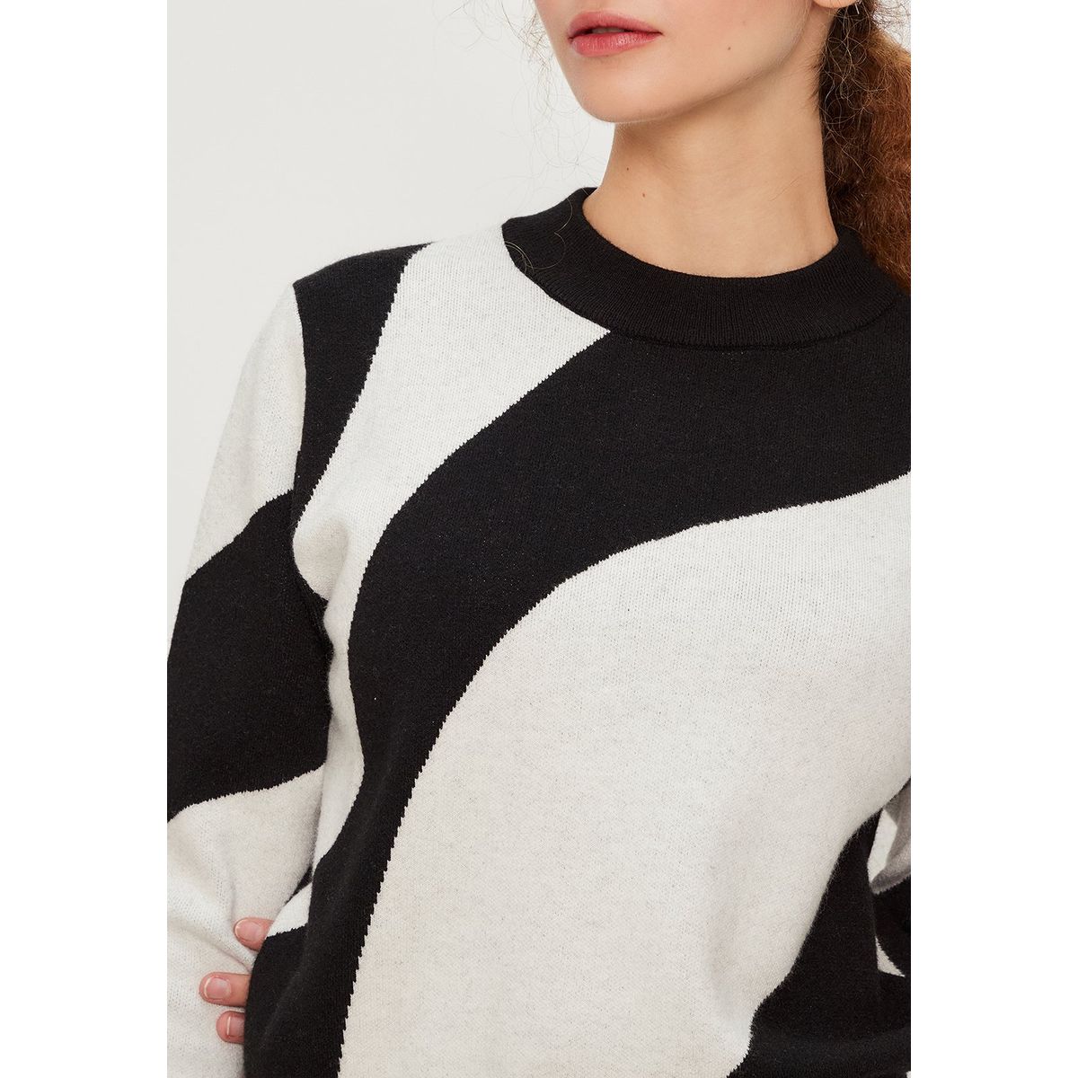 IO - Sweater Negro Mujer Io